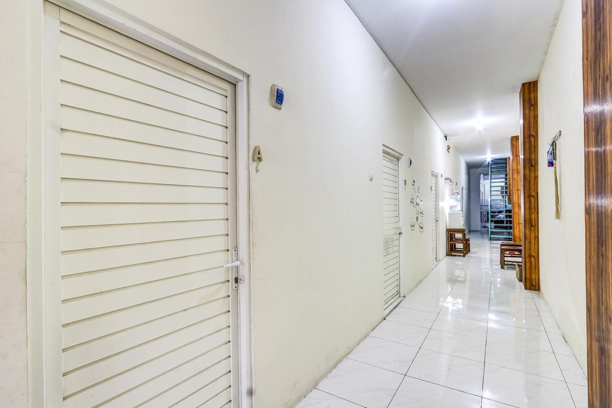 Spot On 90780 Gang Tengah Homestay Syariah Semarang Extérieur photo